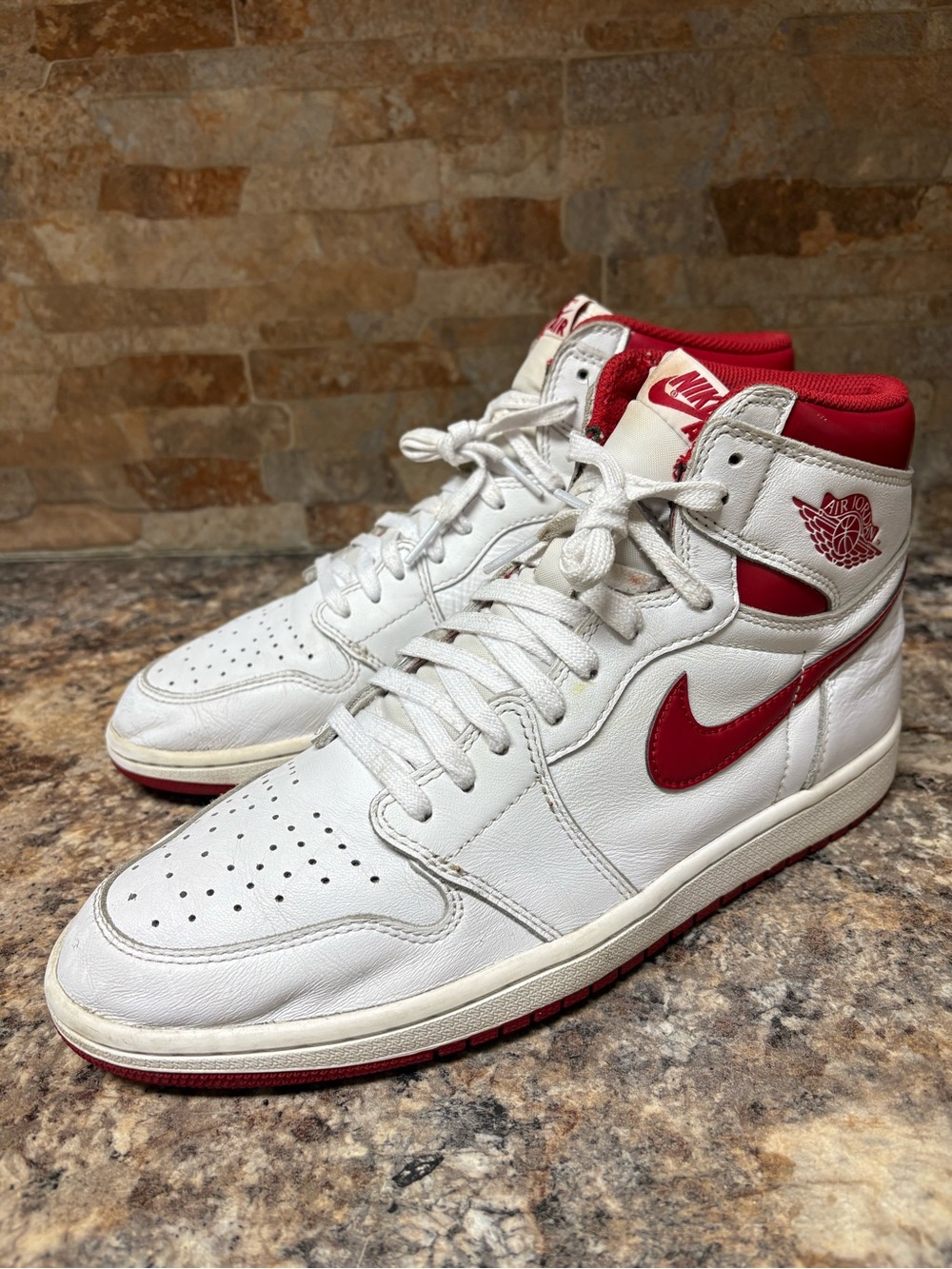Nike Air Jordan 1 Retro High OG Metallic Red 2017 555088-103 Size 11
